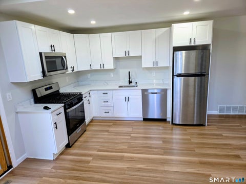 Homes For Rent - 585 Horton Hill Road<br/> New Haven County, Naugatuck, CT 06770
