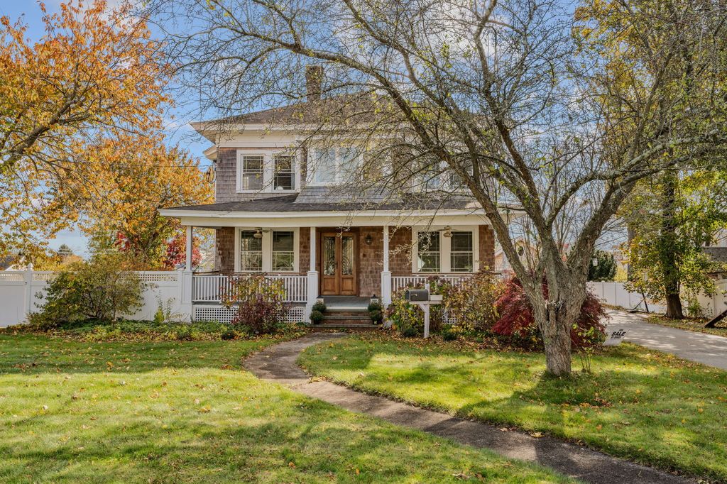 Photo of 26 College Street, Old Saybrook, CT 06475 (MLS # 24139115)