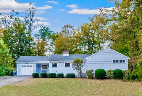 Photo of 211 Tanglewood Road, Trumbull, CT 06611 (MLS # 24130717)