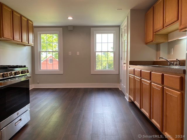 Property for Sale at 489 Middle Turnpike 2-E, Manchester, Connecticut - Bedrooms: 3 
Bathrooms: 1 
Rooms: 5  - $2,000