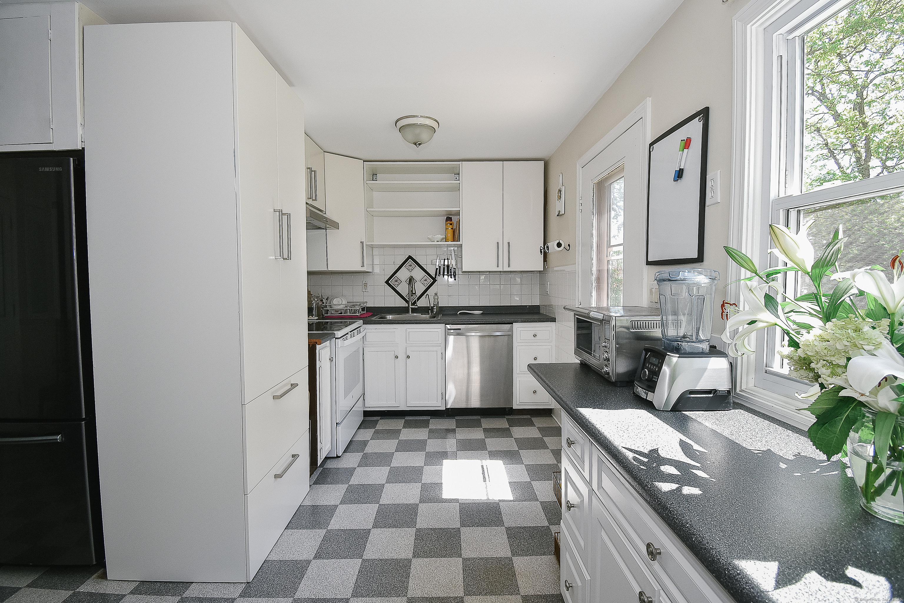 23 Hart Place APT 3