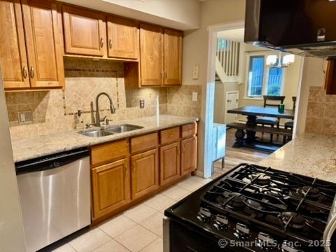 Tiny photo for 4 Earls Court #E, Farmington, CT 06032 (MLS # 24114679)