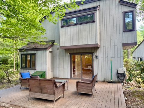 Tiny photo for 4 Earls Court #E, Farmington, CT 06032 (MLS # 24114679)