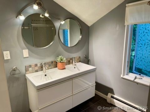 Tiny photo for 4 Earls Court #E, Farmington, CT 06032 (MLS # 24114679)