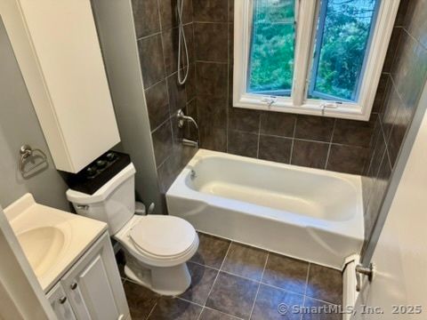 Tiny photo for 4 Earls Court #E, Farmington, CT 06032 (MLS # 24114679)
