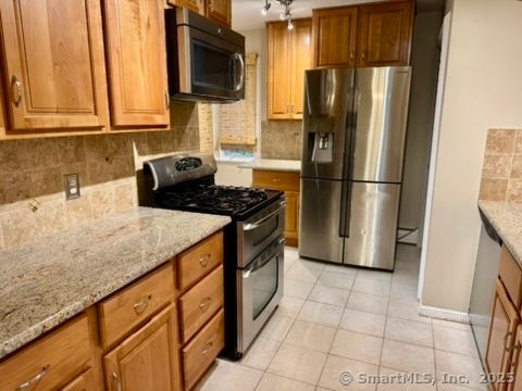 Tiny photo for 4 Earls Court #E, Farmington, CT 06032 (MLS # 24114679)