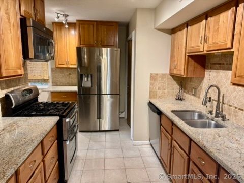 Tiny photo for 4 Earls Court #E, Farmington, CT 06032 (MLS # 24114679)