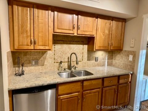 Tiny photo for 4 Earls Court #E, Farmington, CT 06032 (MLS # 24114679)