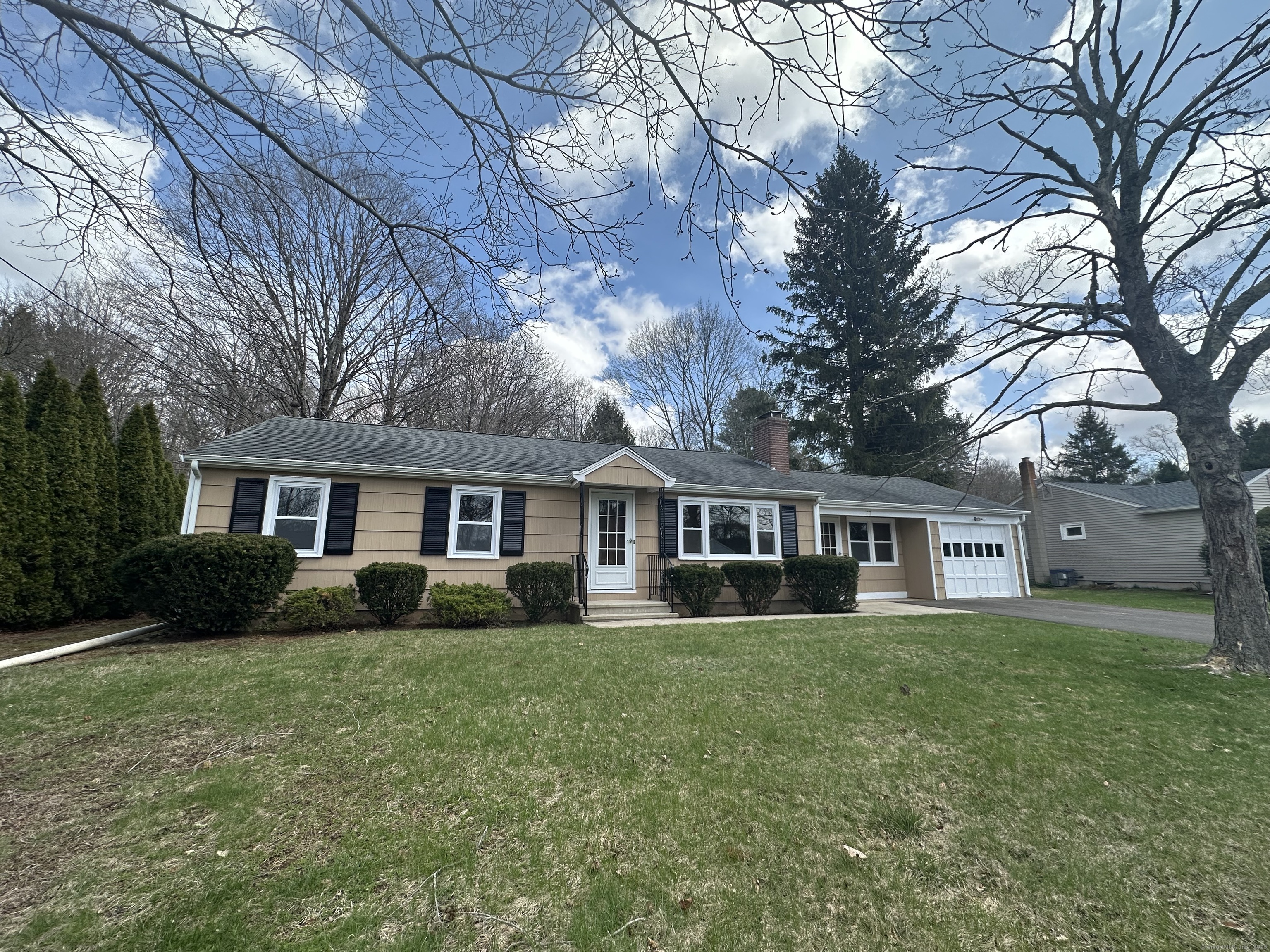 37 Dinwoodie Drive, North Branford, Connecticut image 2