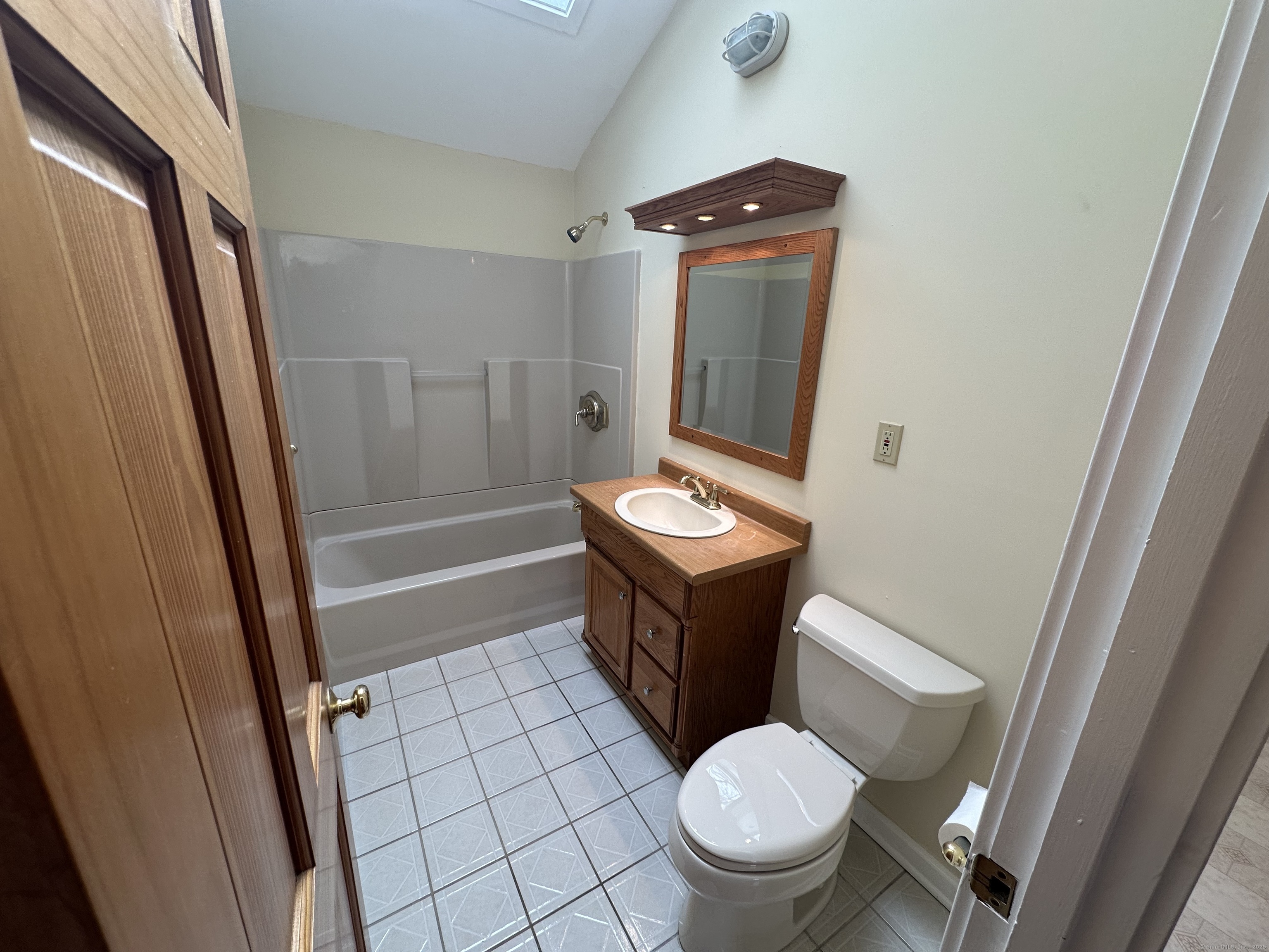 37 Dinwoodie Drive, North Branford, Connecticut image 17