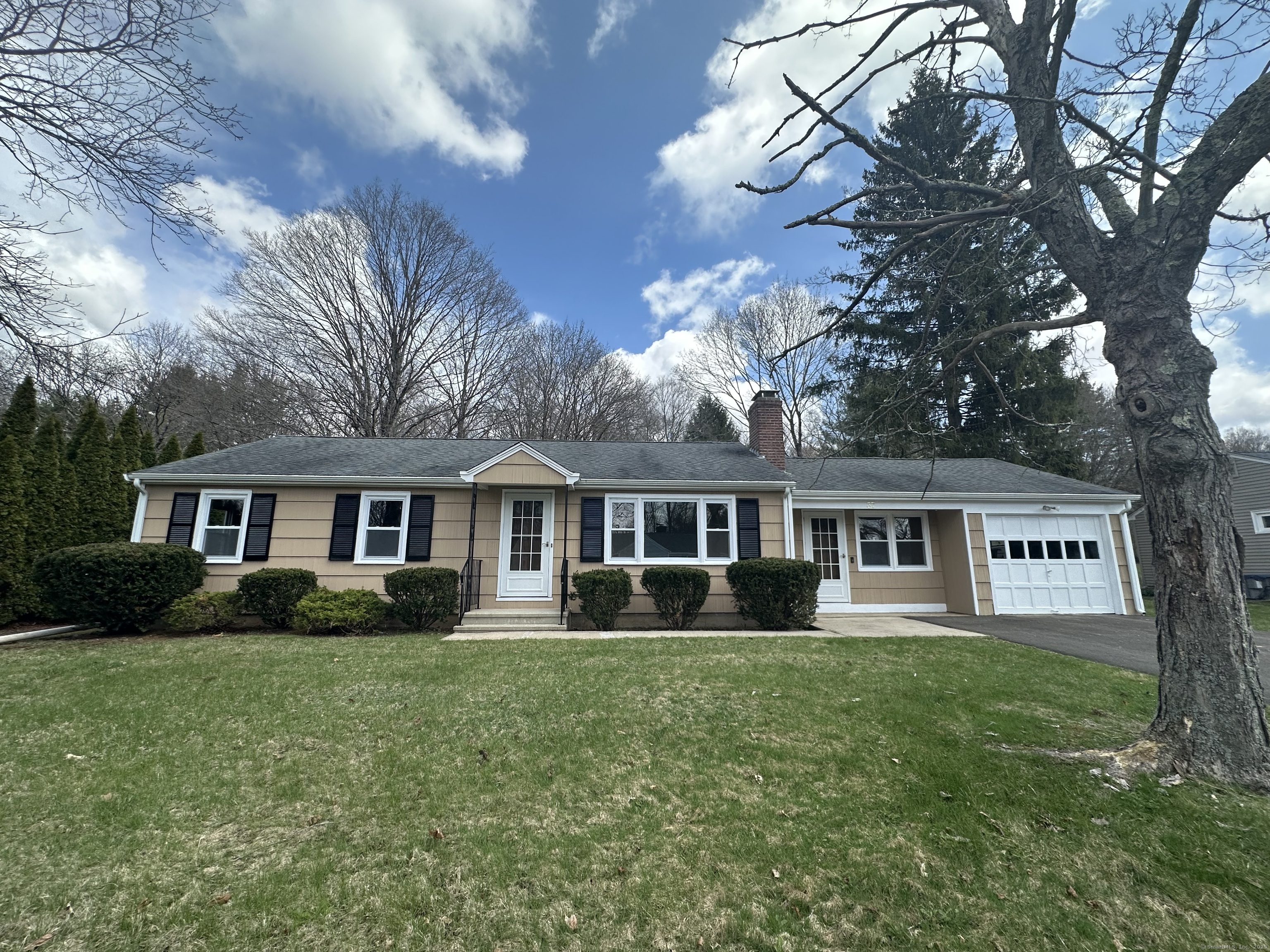 37 Dinwoodie Drive, North Branford, Connecticut image 3