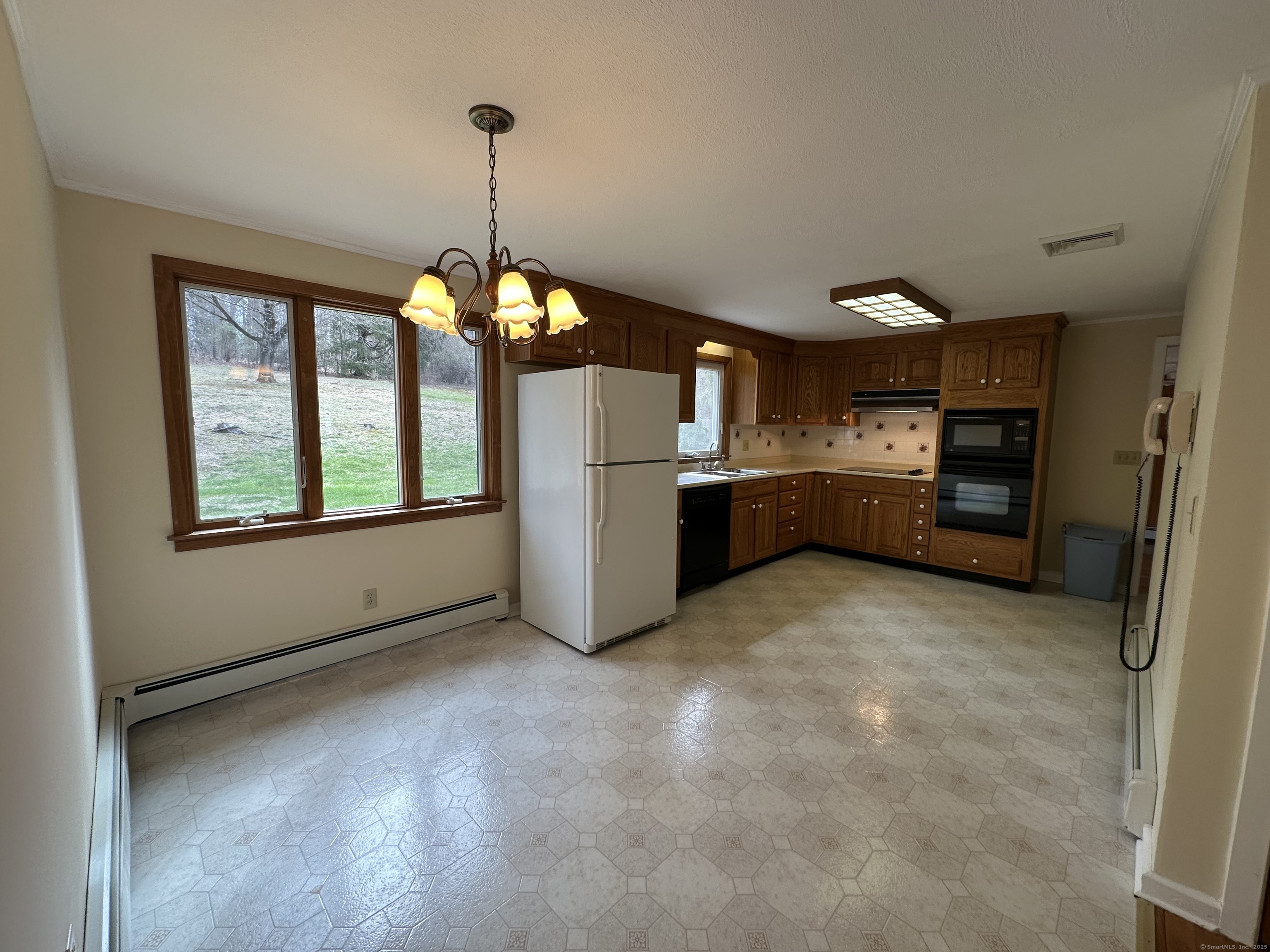 37 Dinwoodie Drive, North Branford, Connecticut image 7