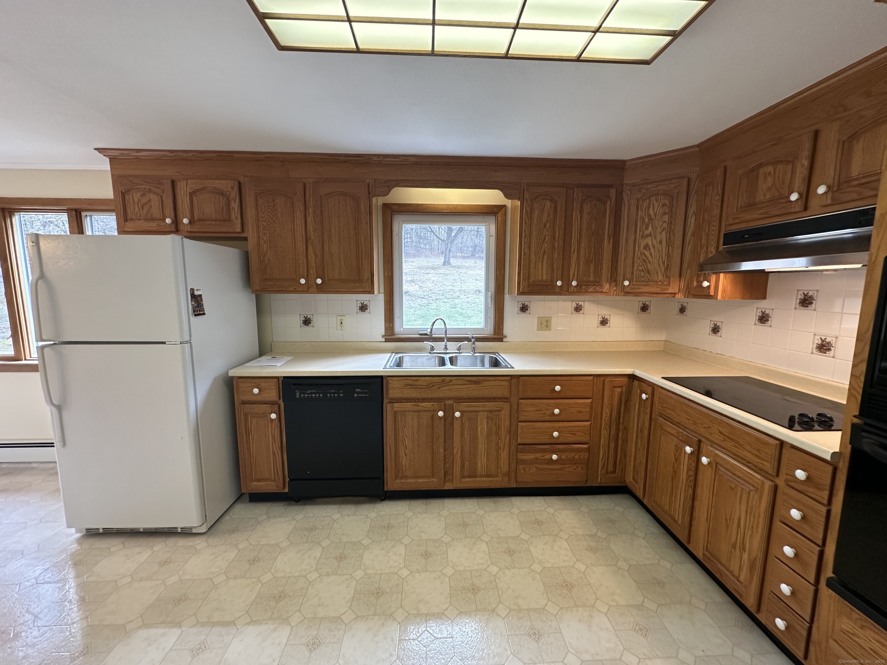 37 Dinwoodie Drive, North Branford, Connecticut image 6
