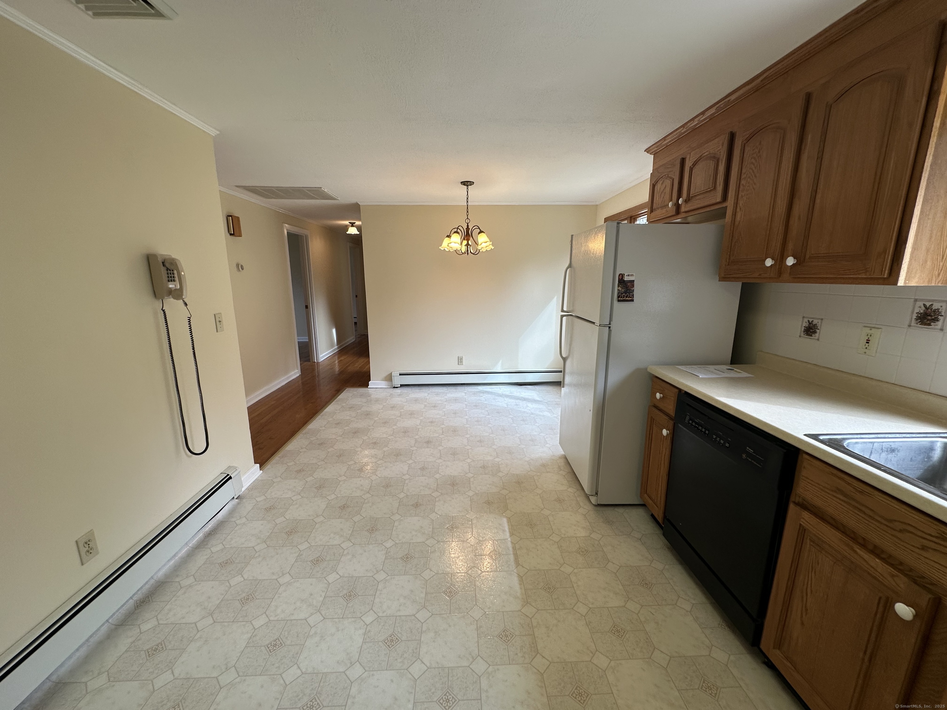 37 Dinwoodie Drive, North Branford, Connecticut image 5