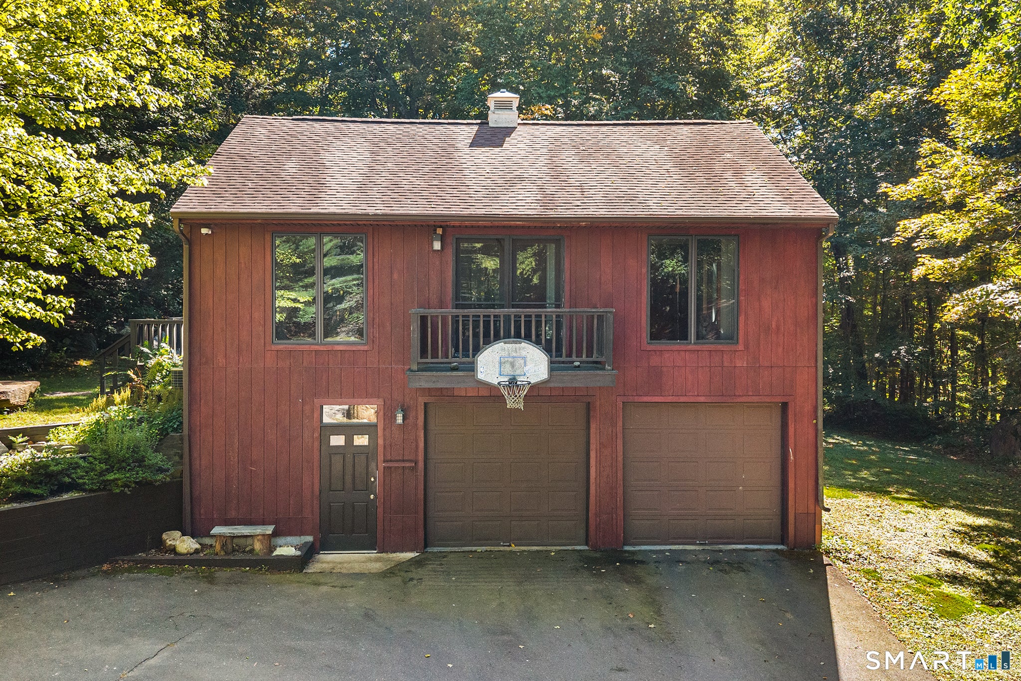 78 East River Road