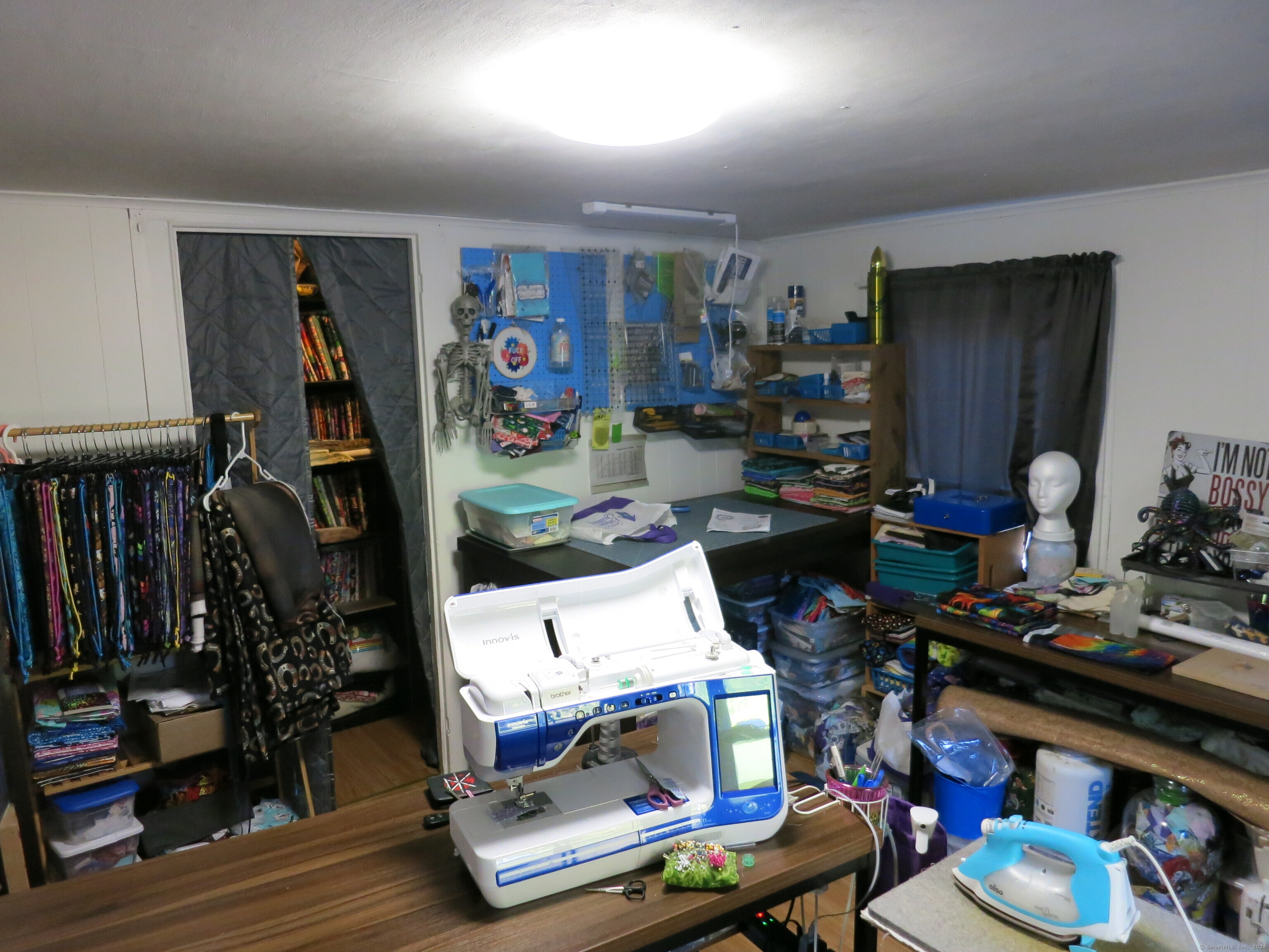 Colchester, Connecticut 06415, United States, 4 Bedrooms Bedrooms, ,2 BathroomsBathrooms,Residential,Pending,37423