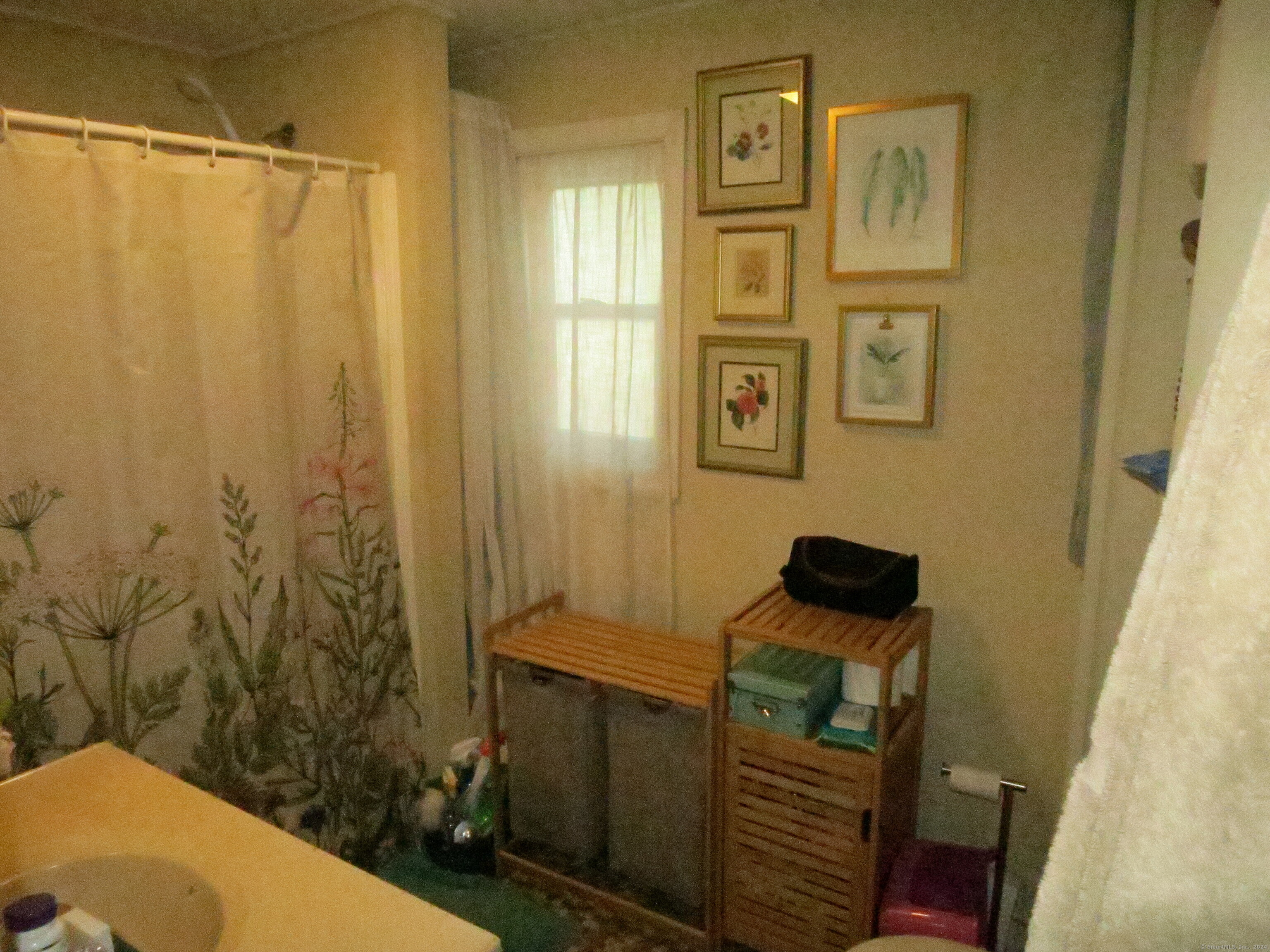 Colchester, Connecticut 06415, United States, 4 Bedrooms Bedrooms, ,2 BathroomsBathrooms,Residential,Pending,37423