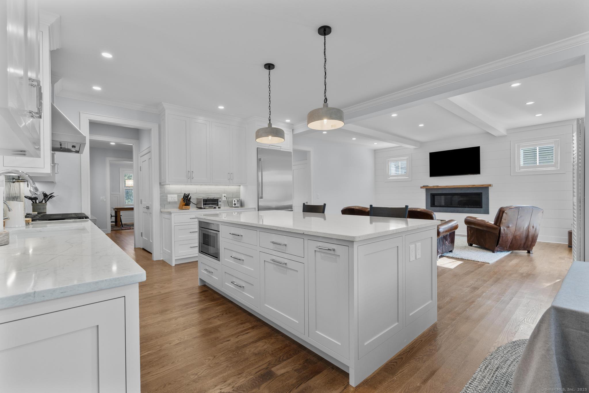 Fairfield, Connecticut 06824, United States, 5 Bedrooms Bedrooms, ,5 BathroomsBathrooms,Residential,Pending,208387