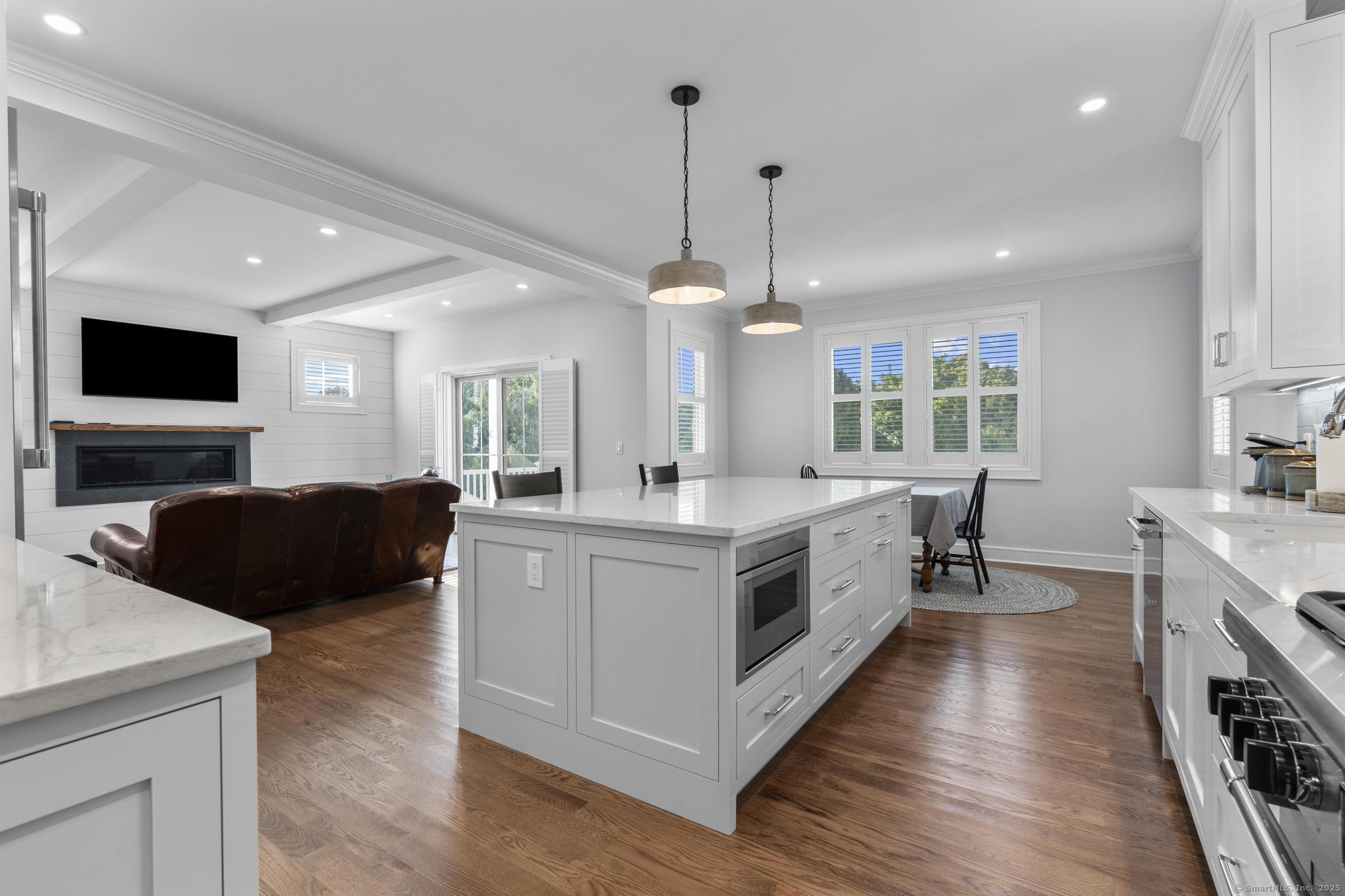 Fairfield, Connecticut 06824, United States, 5 Bedrooms Bedrooms, ,5 BathroomsBathrooms,Residential,Pending,208387