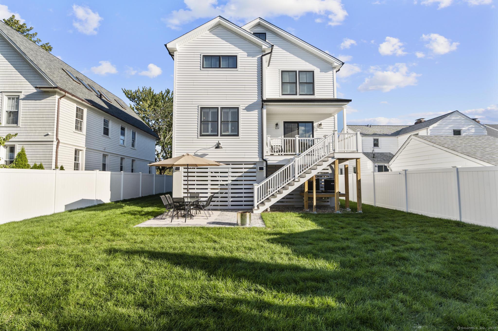 Fairfield, Connecticut 06824, United States, 5 Bedrooms Bedrooms, ,5 BathroomsBathrooms,Residential,Pending,208387