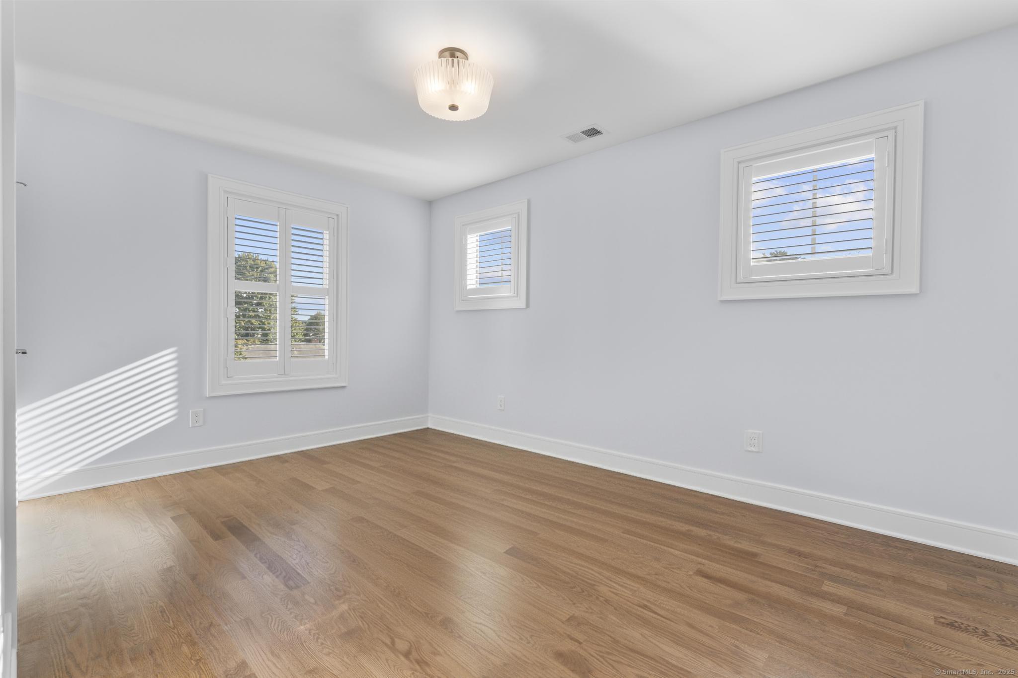 Fairfield, Connecticut 06824, United States, 5 Bedrooms Bedrooms, ,5 BathroomsBathrooms,Residential,Pending,208387