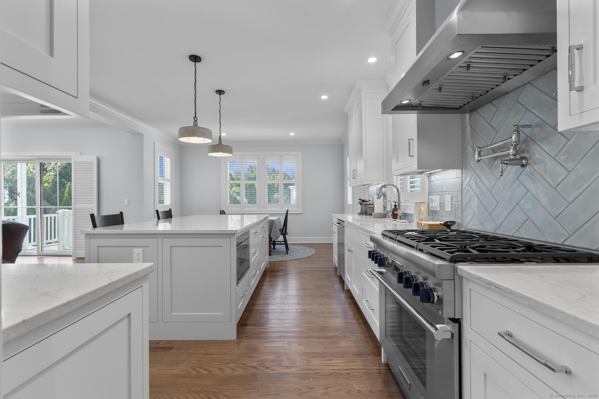 Fairfield, Connecticut 06824, United States, 5 Bedrooms Bedrooms, ,5 BathroomsBathrooms,Residential,Pending,208387