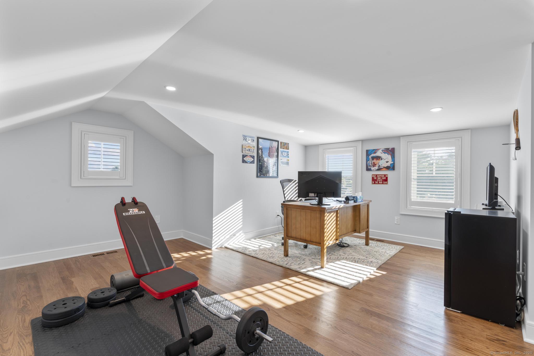 Fairfield, Connecticut 06824, United States, 5 Bedrooms Bedrooms, ,5 BathroomsBathrooms,Residential,Pending,208387