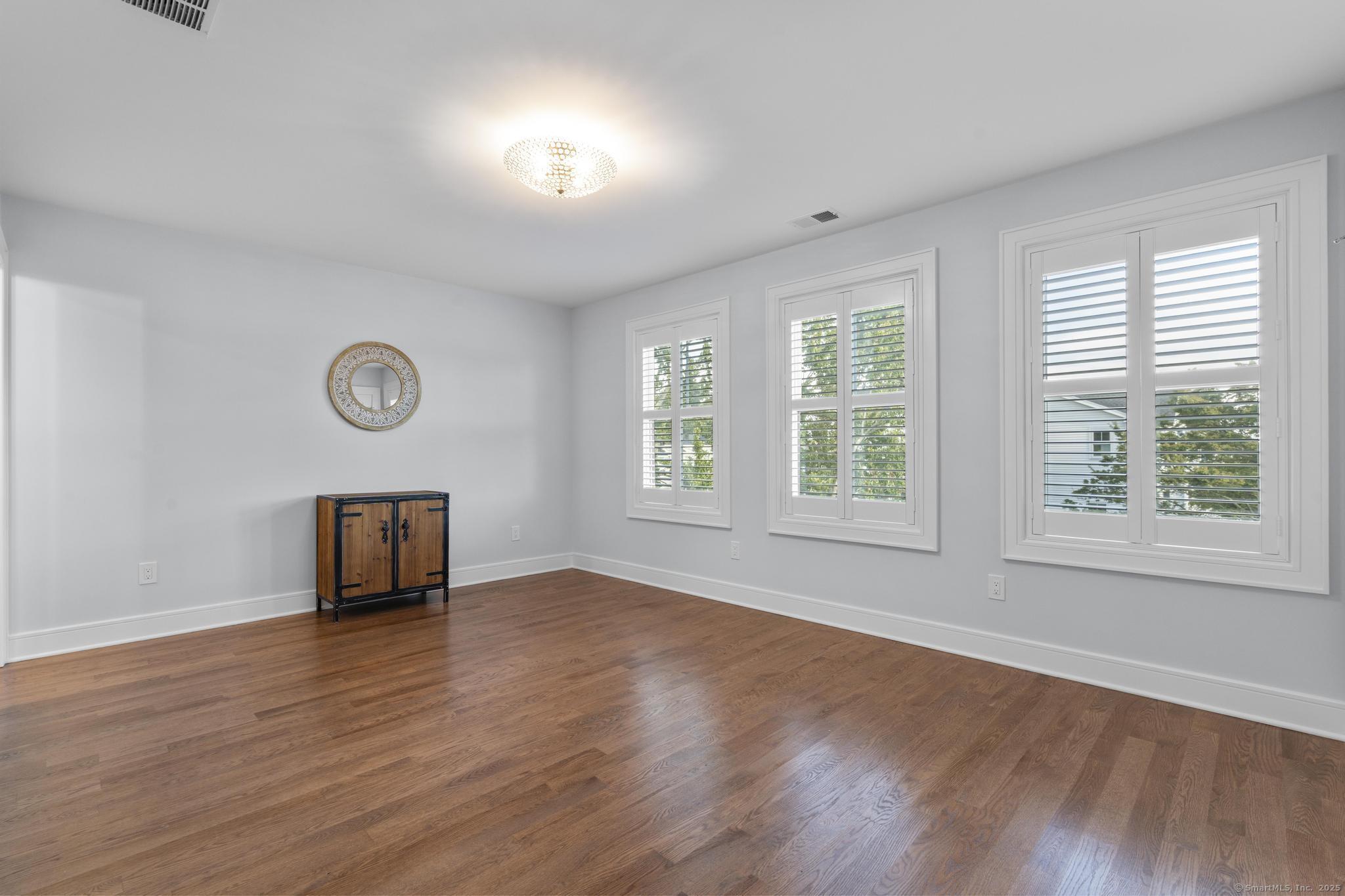 Fairfield, Connecticut 06824, United States, 5 Bedrooms Bedrooms, ,5 BathroomsBathrooms,Residential,Pending,208387