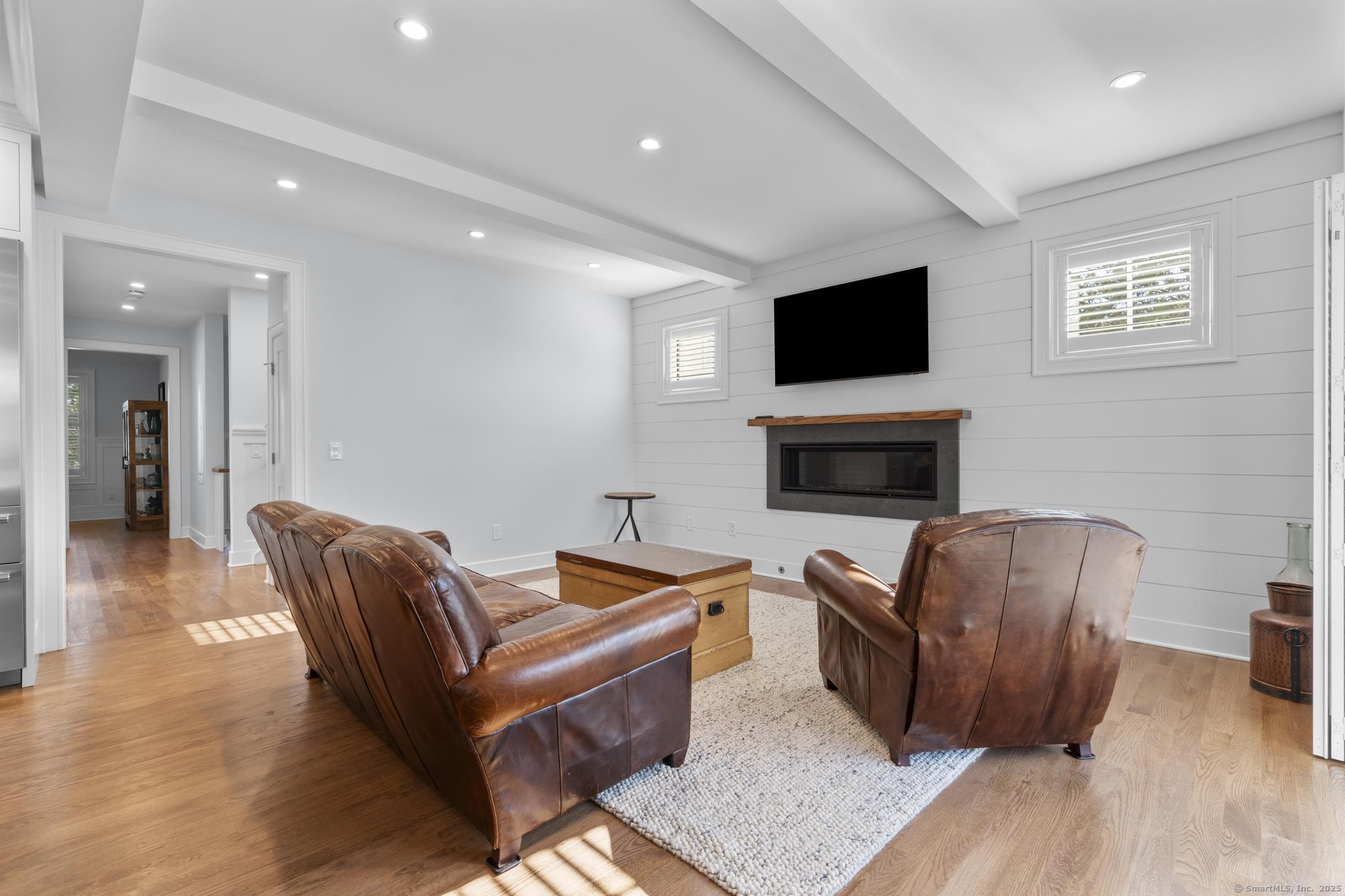 Fairfield, Connecticut 06824, United States, 5 Bedrooms Bedrooms, ,5 BathroomsBathrooms,Residential,Pending,208387