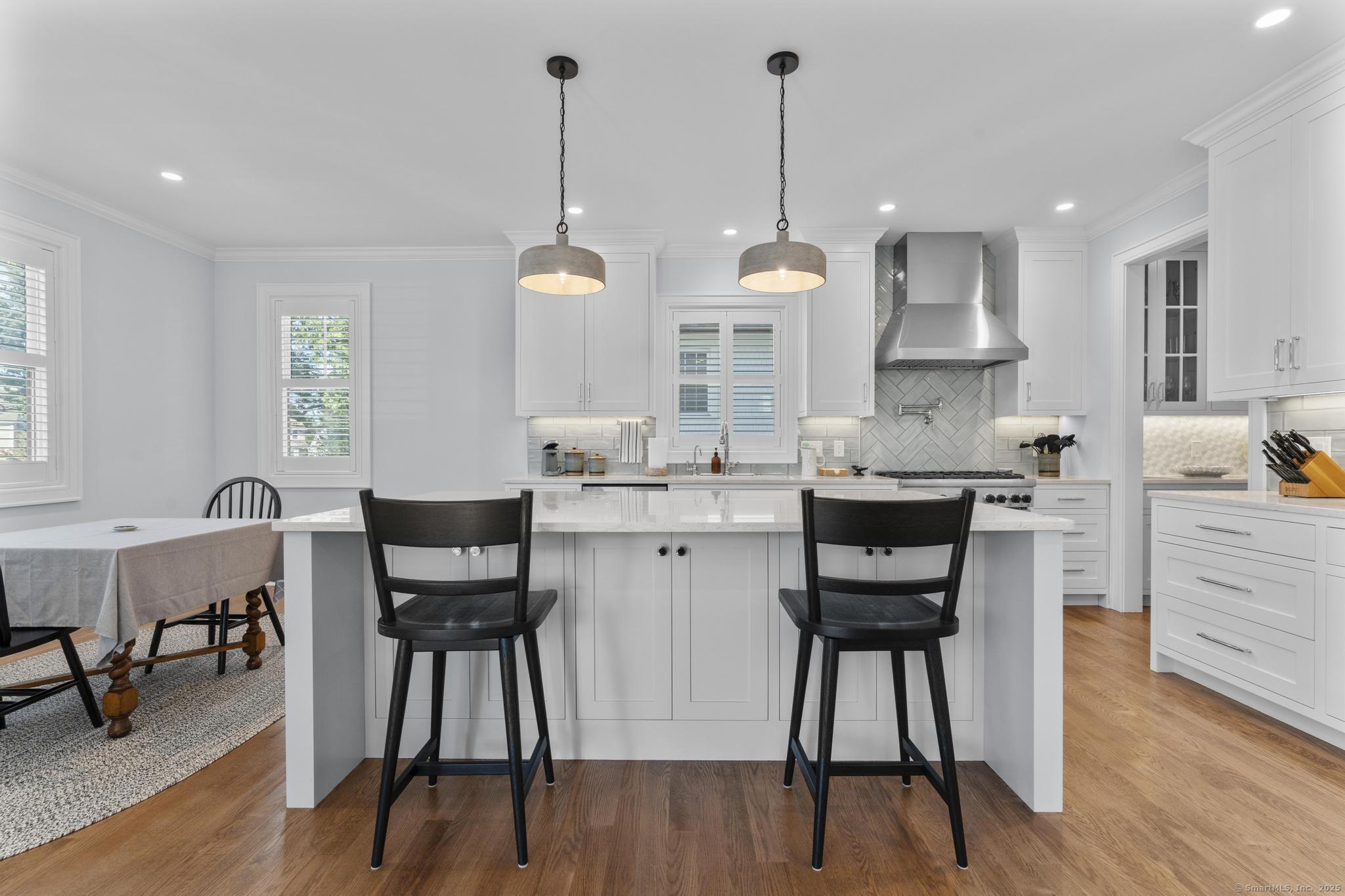 Fairfield, Connecticut 06824, United States, 5 Bedrooms Bedrooms, ,5 BathroomsBathrooms,Residential,Pending,208387