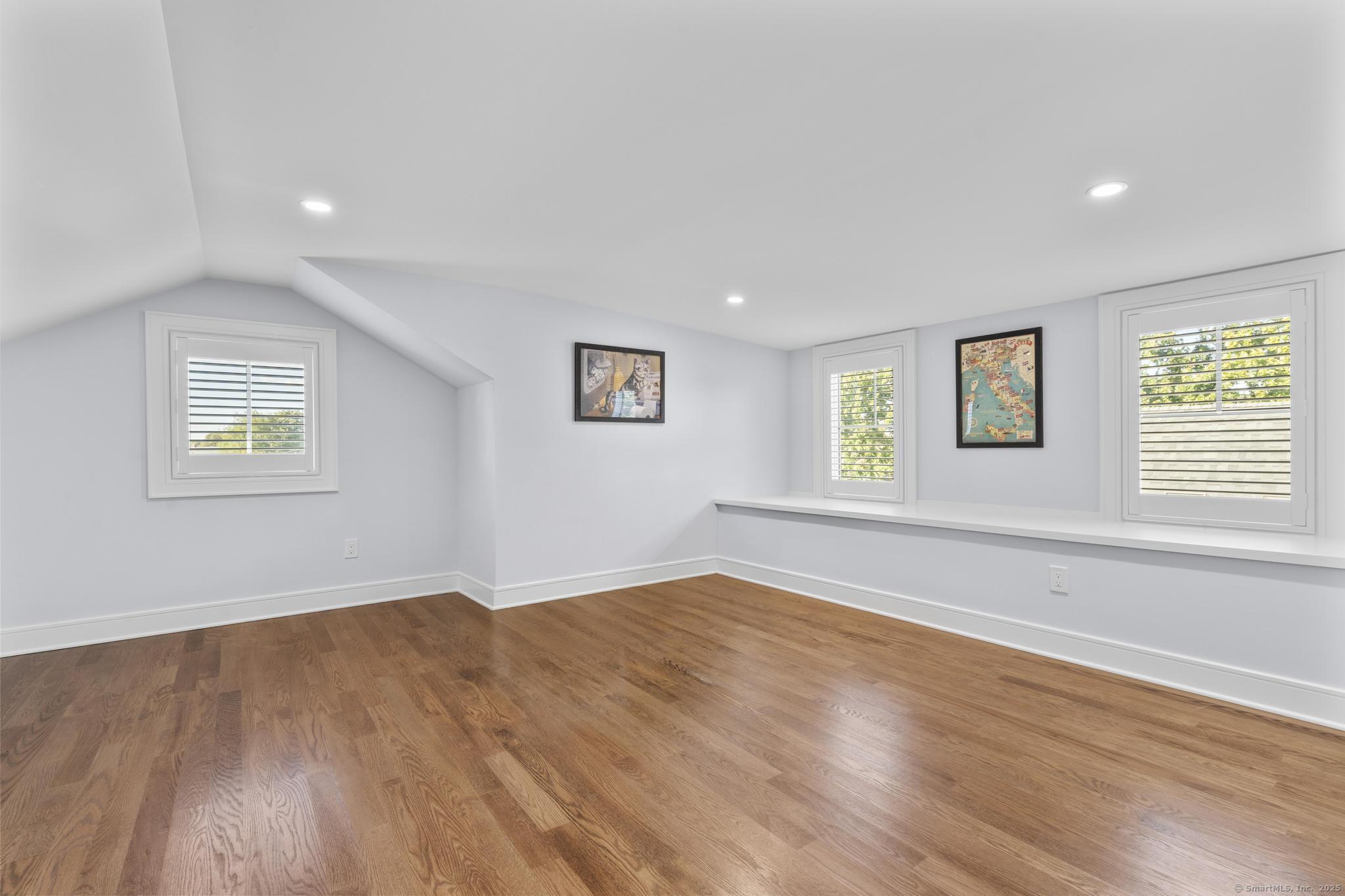 Fairfield, Connecticut 06824, United States, 5 Bedrooms Bedrooms, ,5 BathroomsBathrooms,Residential,Pending,208387