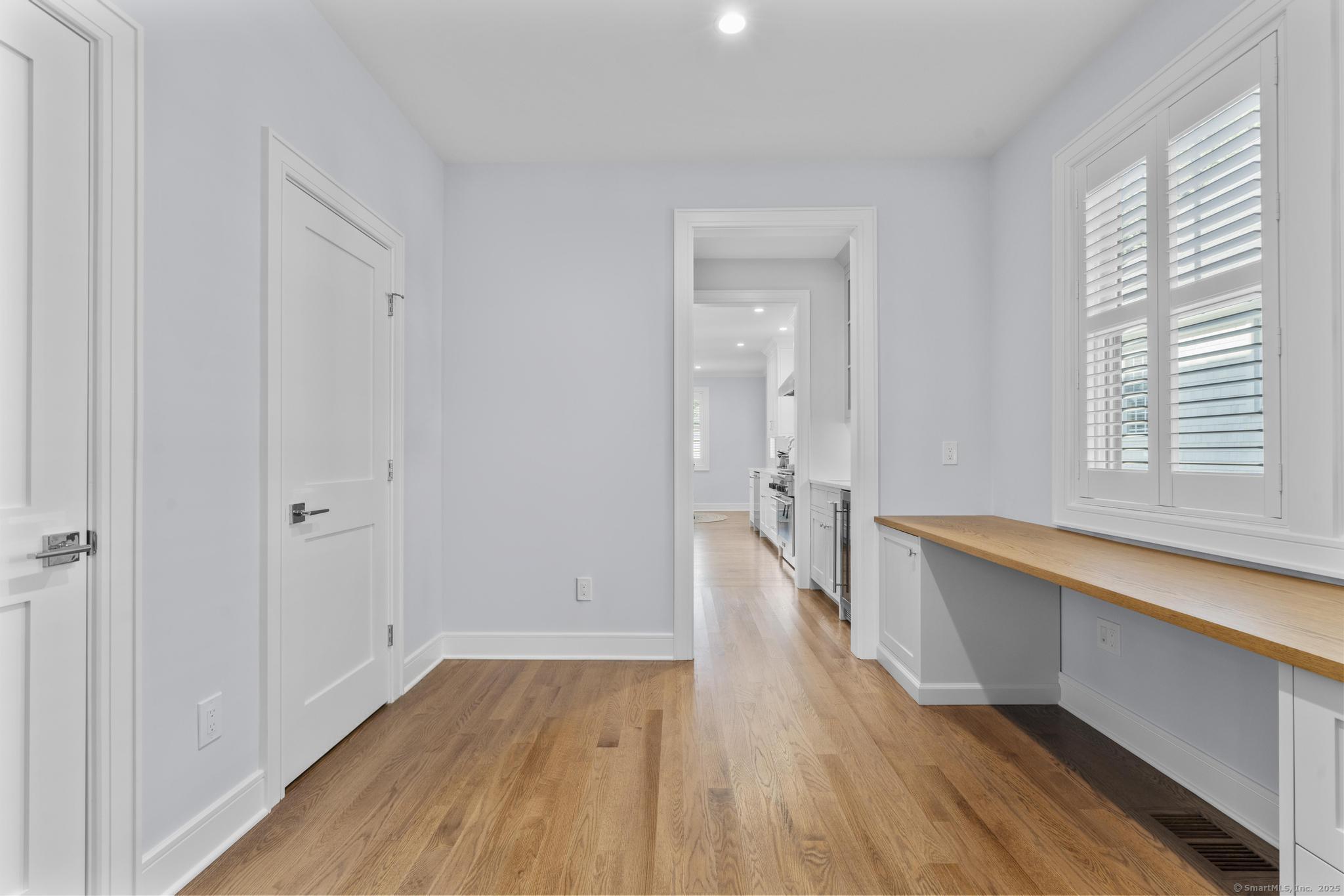 Fairfield, Connecticut 06824, United States, 5 Bedrooms Bedrooms, ,5 BathroomsBathrooms,Residential,Pending,208387