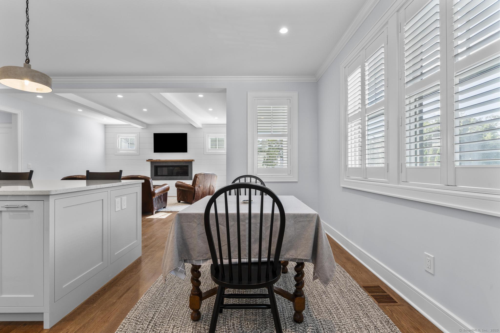 Fairfield, Connecticut 06824, United States, 5 Bedrooms Bedrooms, ,5 BathroomsBathrooms,Residential,Pending,208387