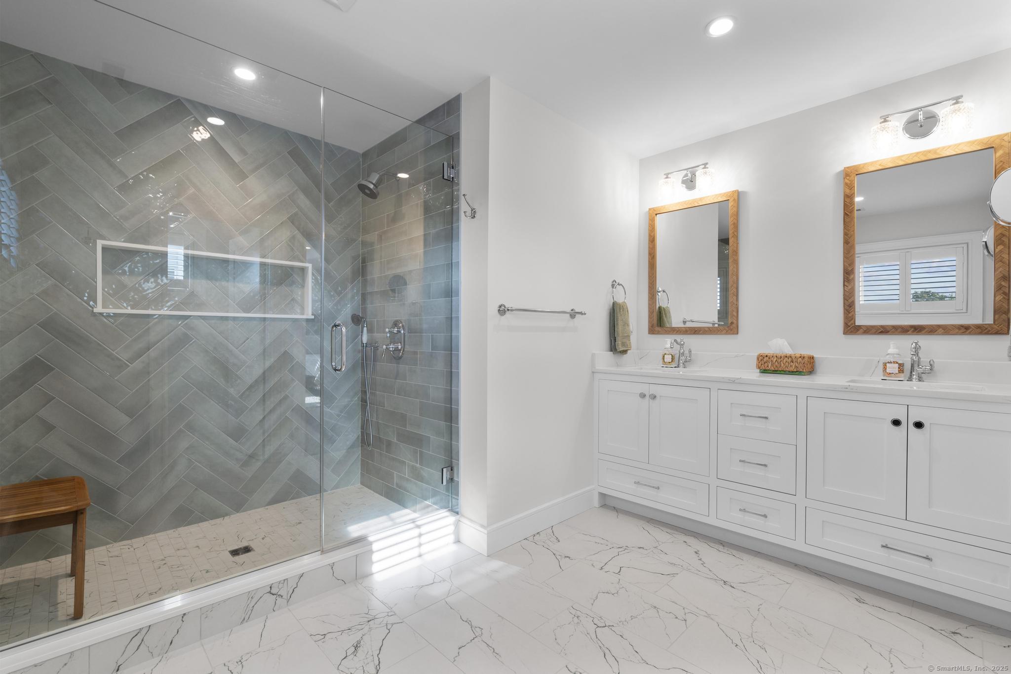 Fairfield, Connecticut 06824, United States, 5 Bedrooms Bedrooms, ,5 BathroomsBathrooms,Residential,Pending,208387