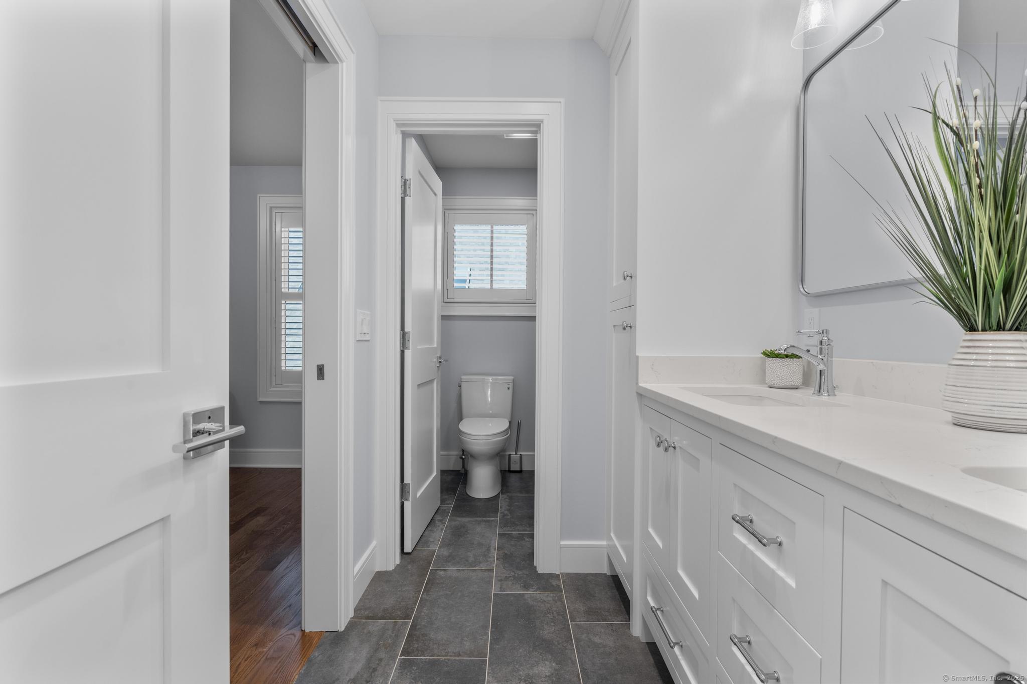 Fairfield, Connecticut 06824, United States, 5 Bedrooms Bedrooms, ,5 BathroomsBathrooms,Residential,Pending,208387