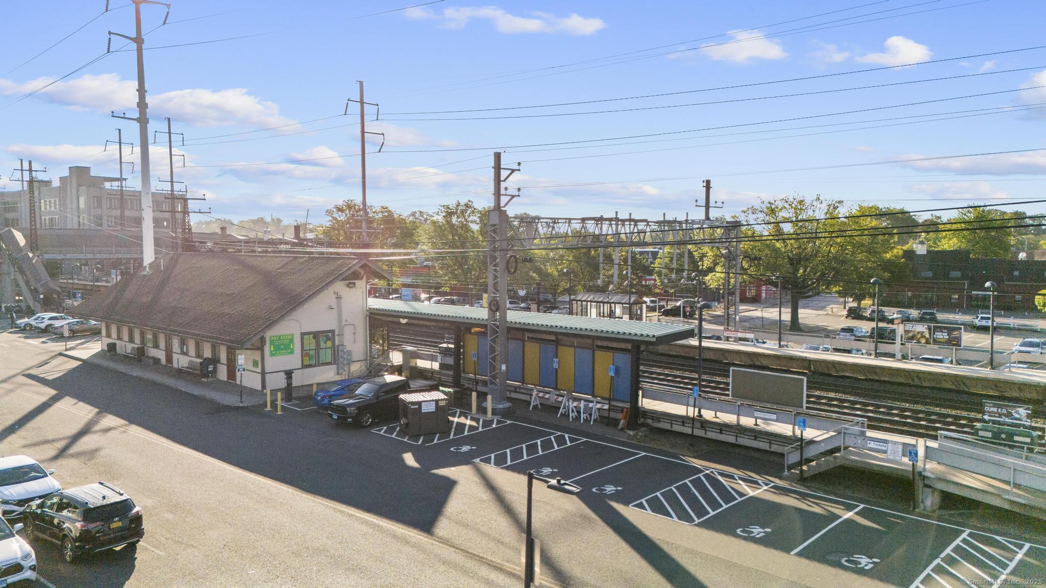 Fairfield, Connecticut 06824, United States, 5 Bedrooms Bedrooms, ,5 BathroomsBathrooms,Residential,Pending,208387