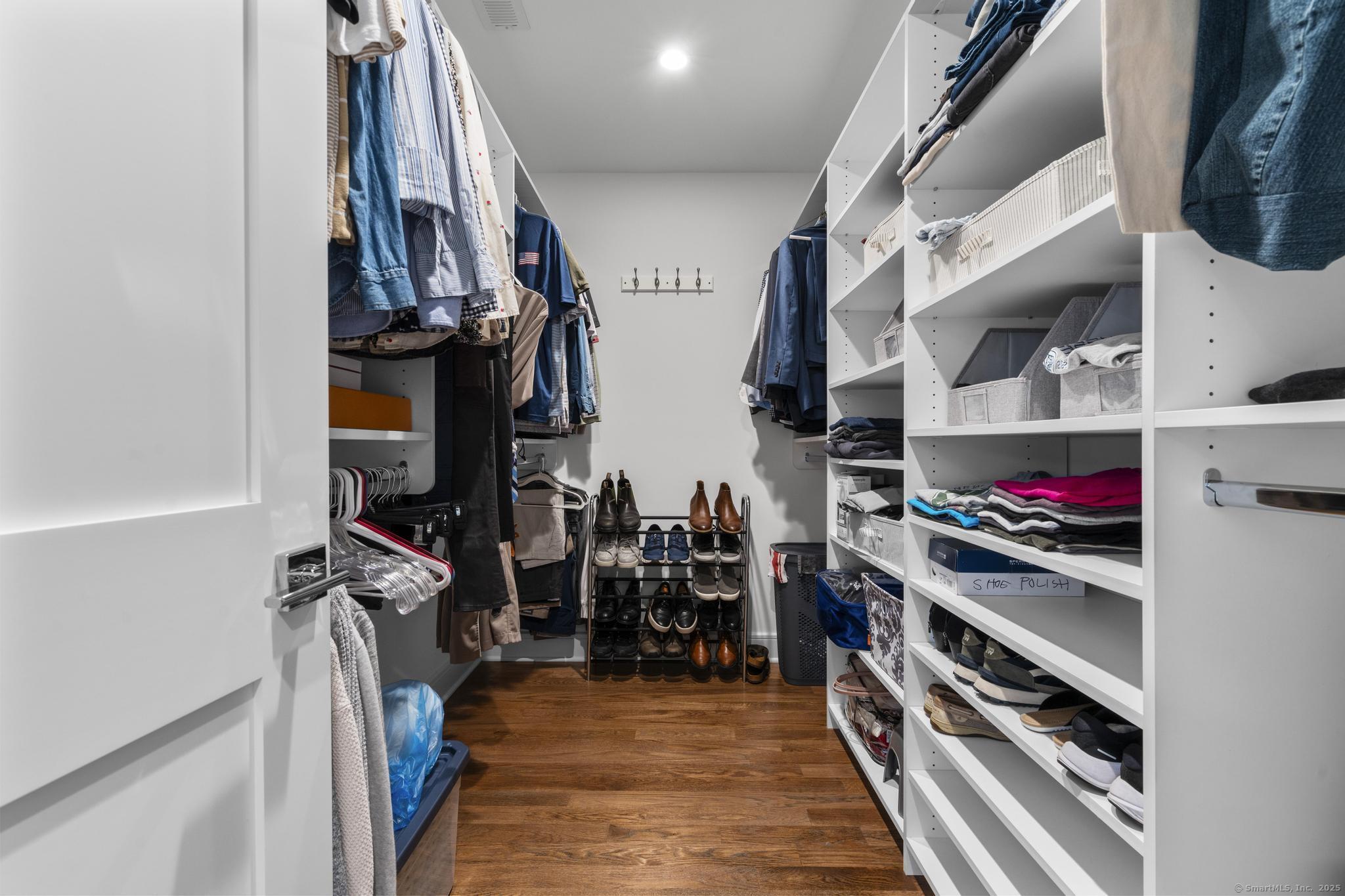 Fairfield, Connecticut 06824, United States, 5 Bedrooms Bedrooms, ,5 BathroomsBathrooms,Residential,Pending,208387