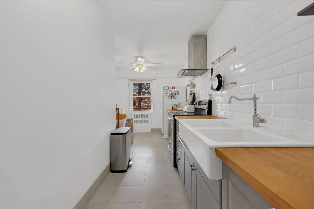 Photo of 80 Cartright Street #2F, Bridgeport, CT 06604 (MLS # 24139079)