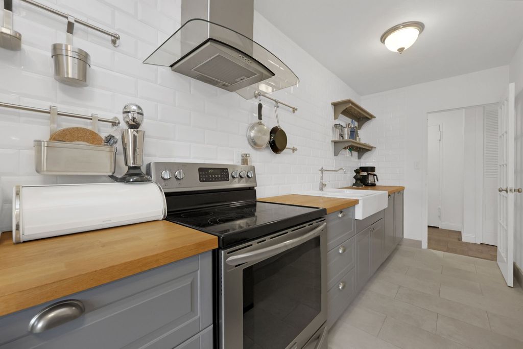 Photo of 80 Cartright Street #2F, Bridgeport, CT 06604 (MLS # 24139079)