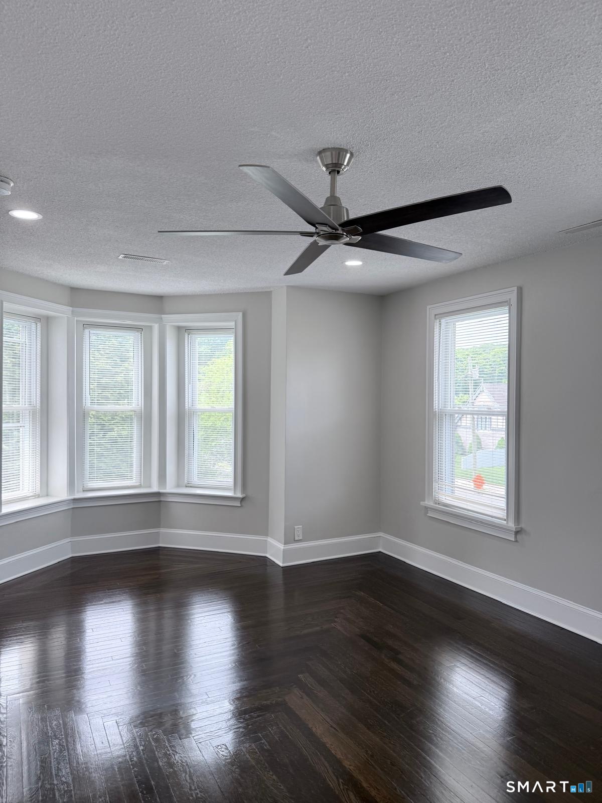 31 Atwater Avenue W