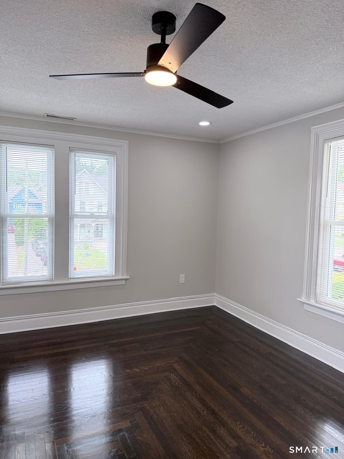 31 Atwater Avenue W