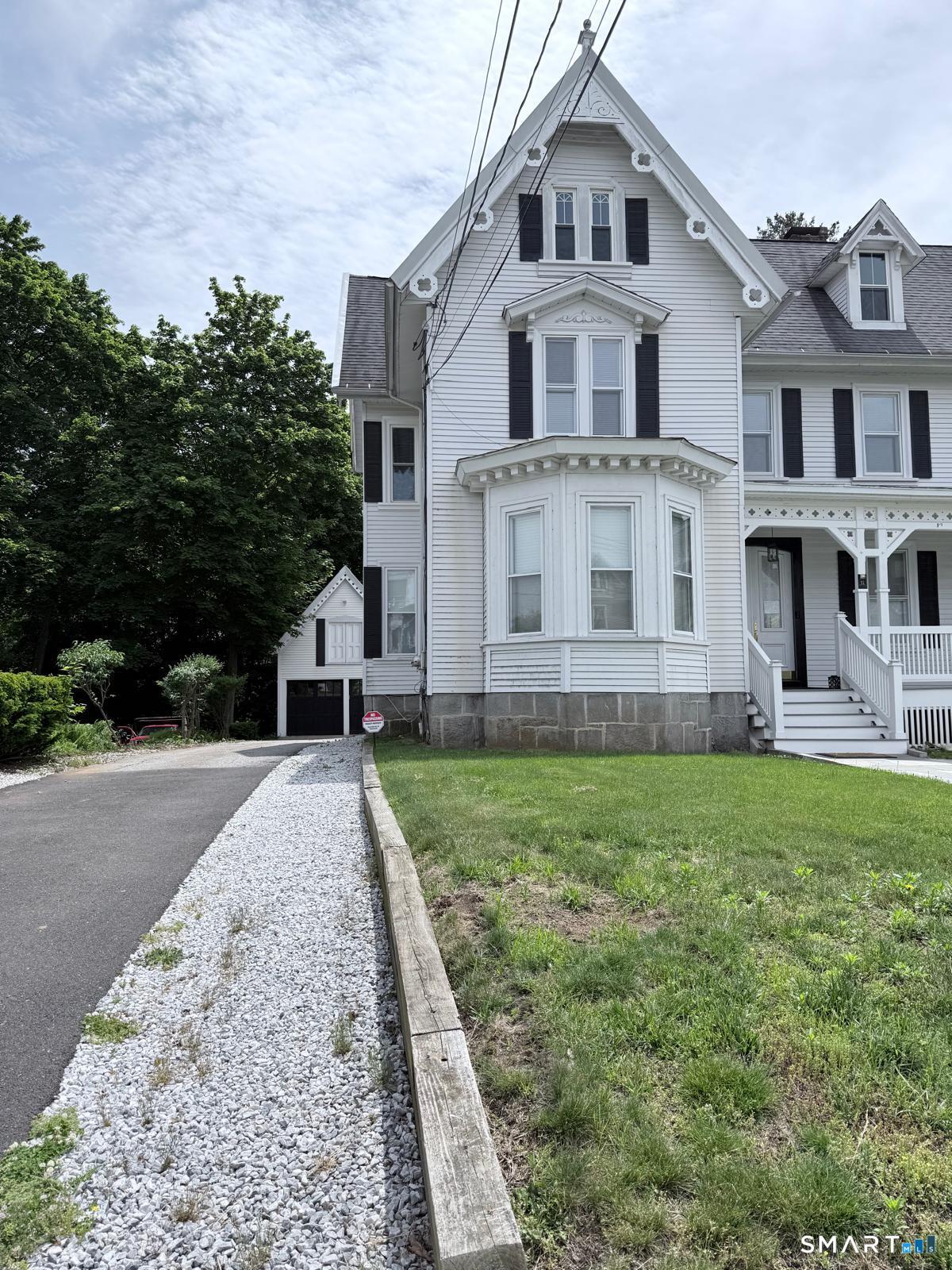 31 Atwater Avenue W