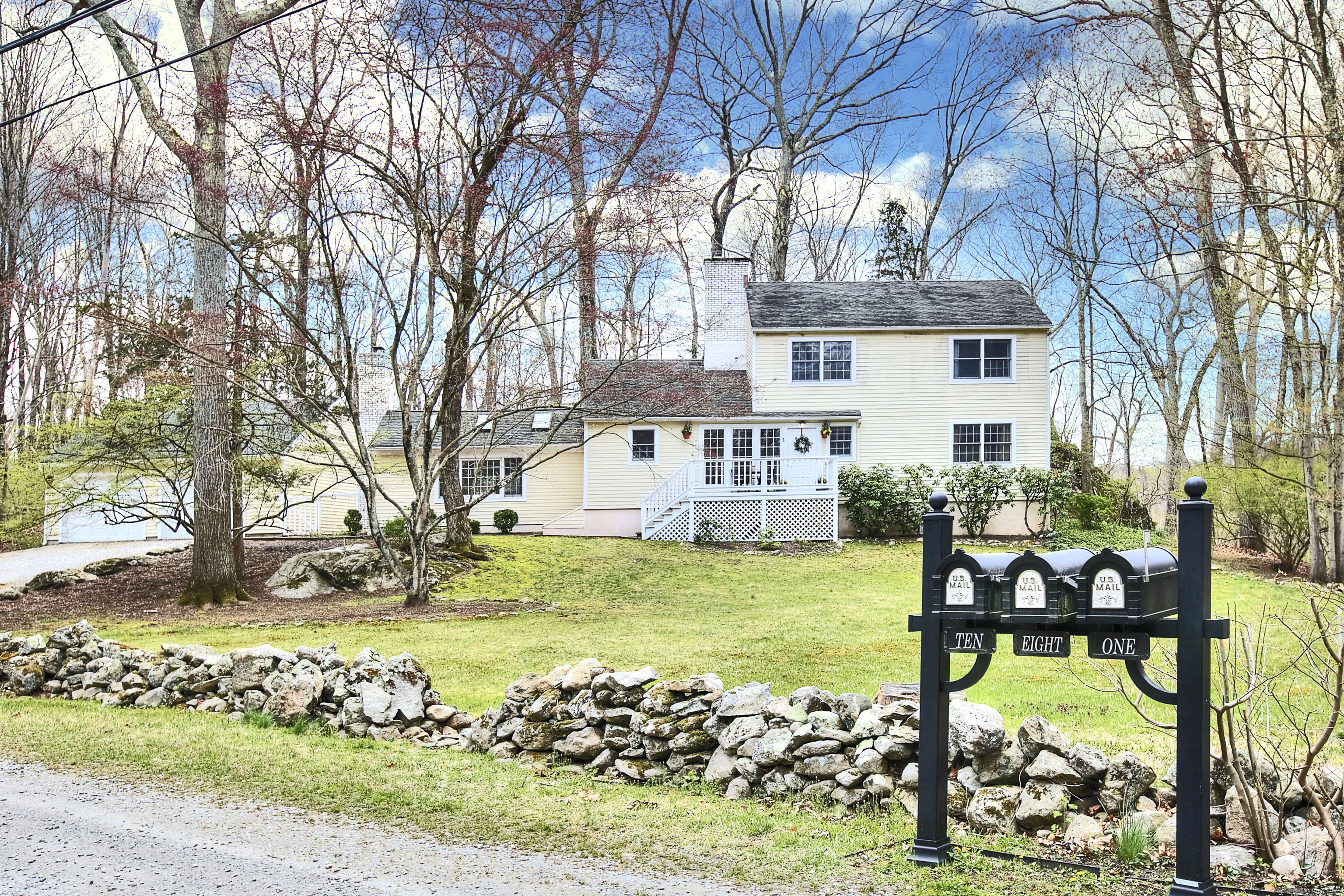 Graystone Lane, Weston, Connecticut - 4 Bedrooms  
3 Bathrooms  
8 Rooms - 