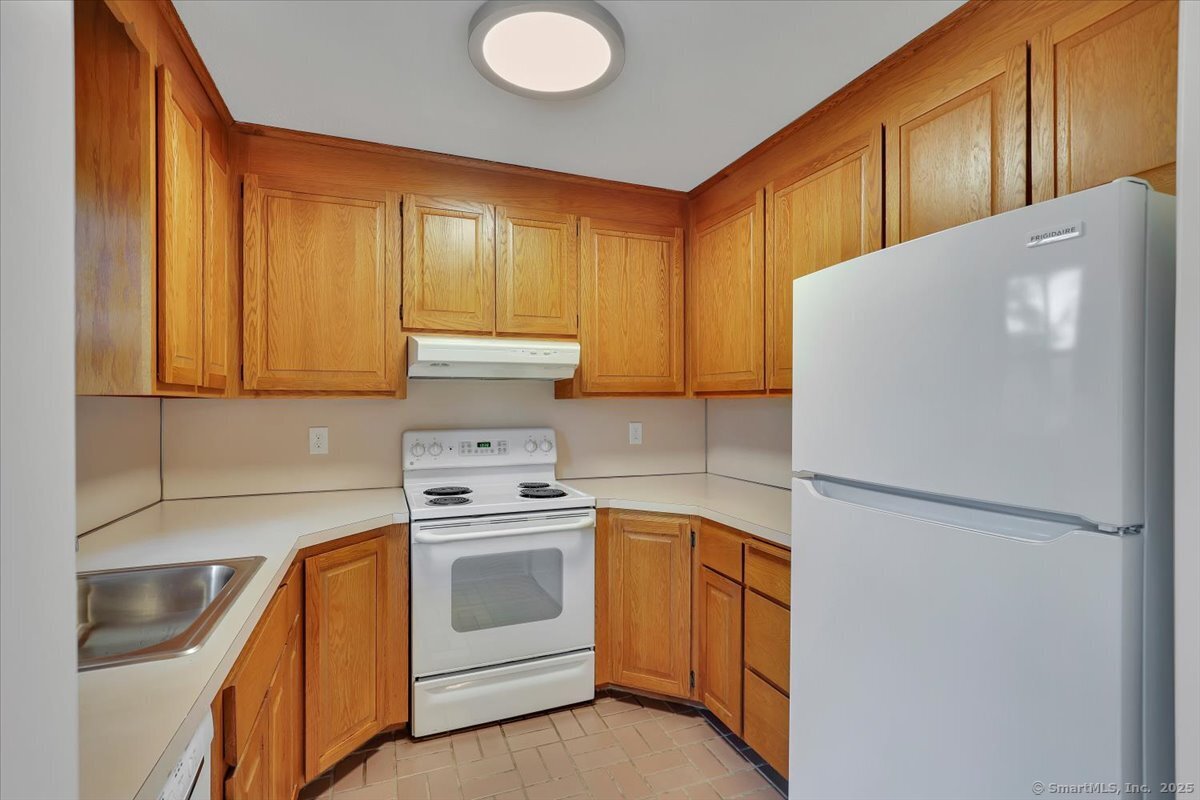 10 Cianci Avenue #APT 7, Plainville, Connecticut image 6