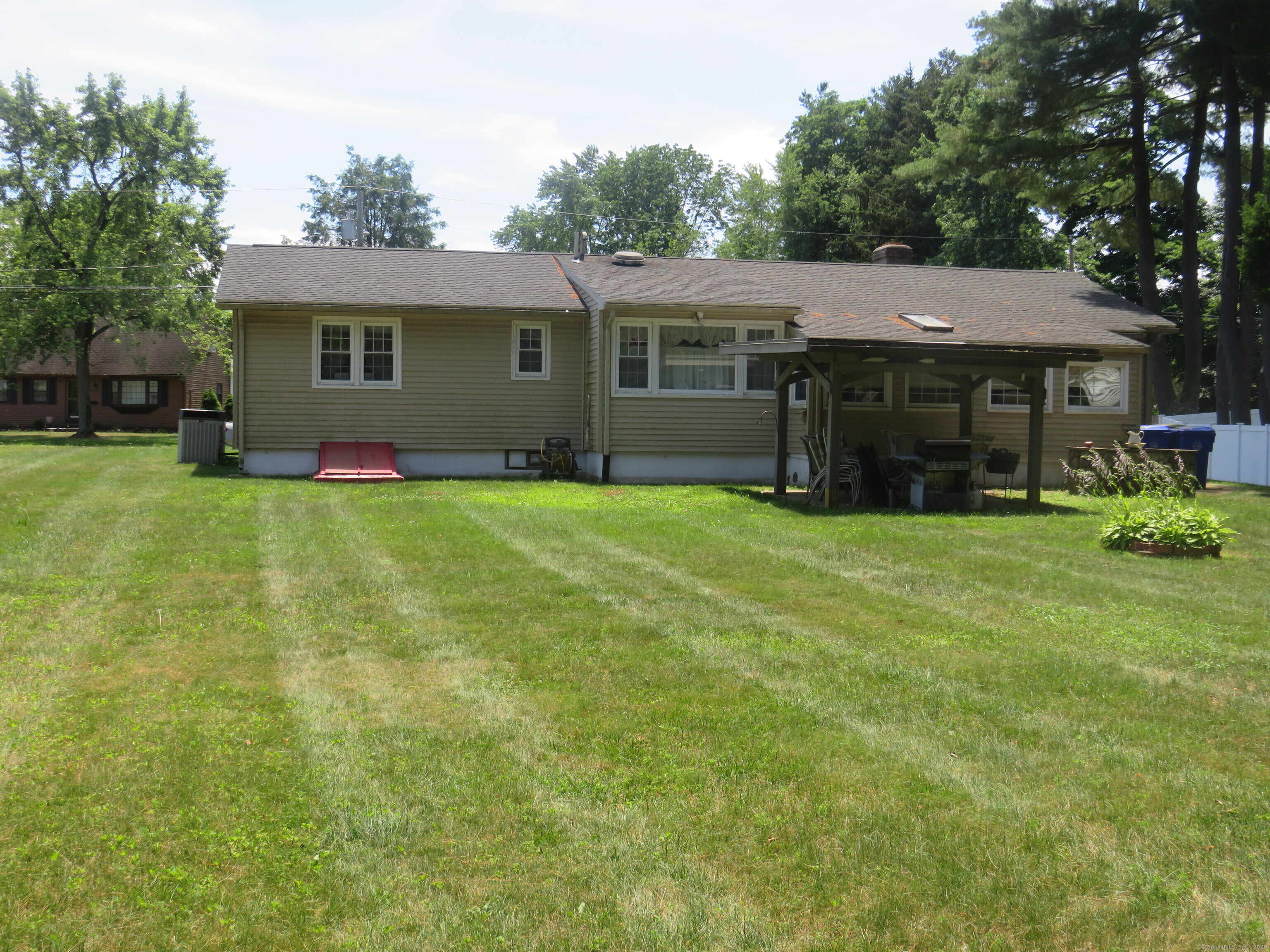 East Hartford, Connecticut 06118, United States, 3 Bedrooms Bedrooms, ,3 BathroomsBathrooms,Residential,Active,170703