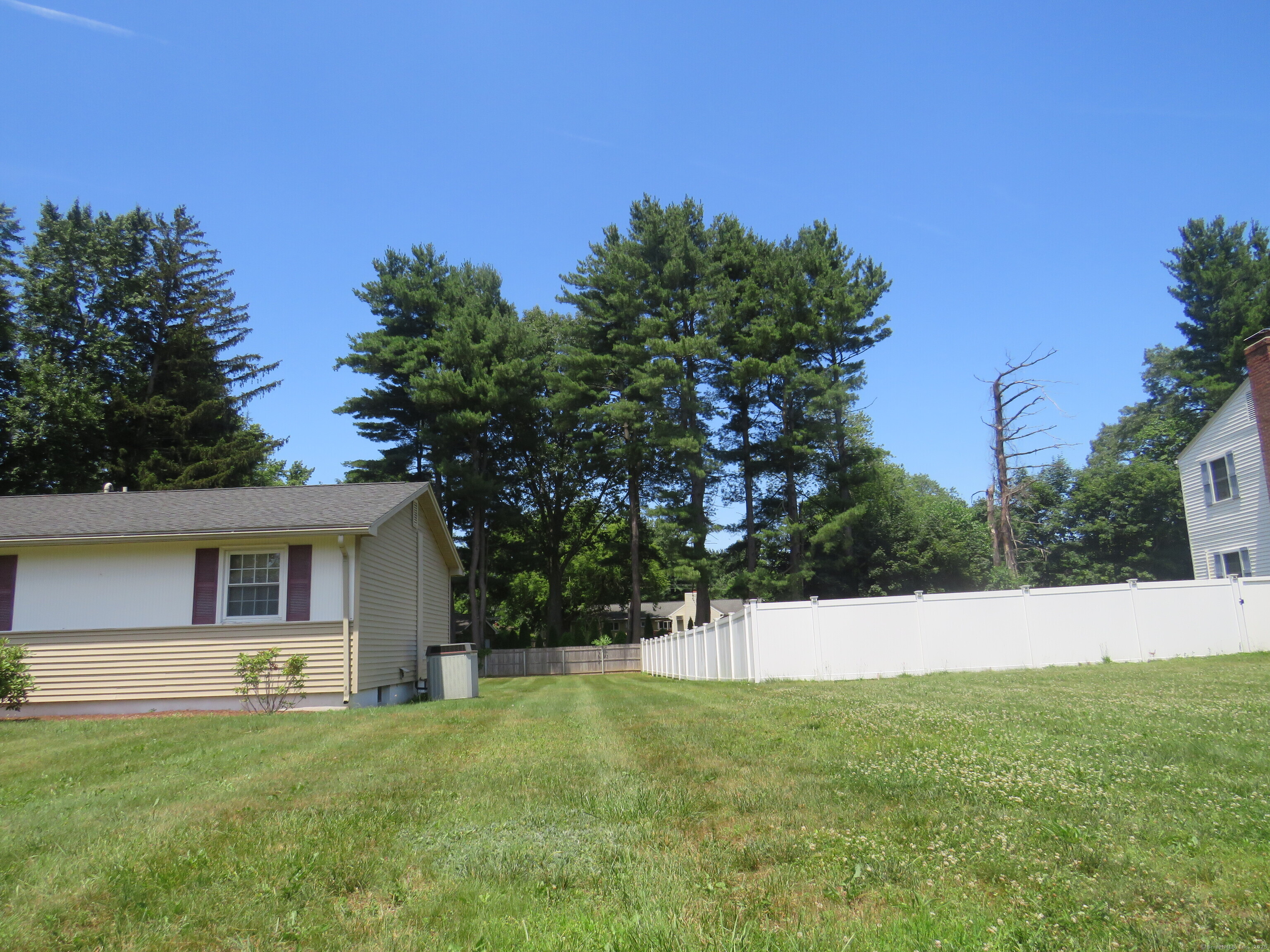 East Hartford, Connecticut 06118, United States, 3 Bedrooms Bedrooms, ,3 BathroomsBathrooms,Residential,Active,170703