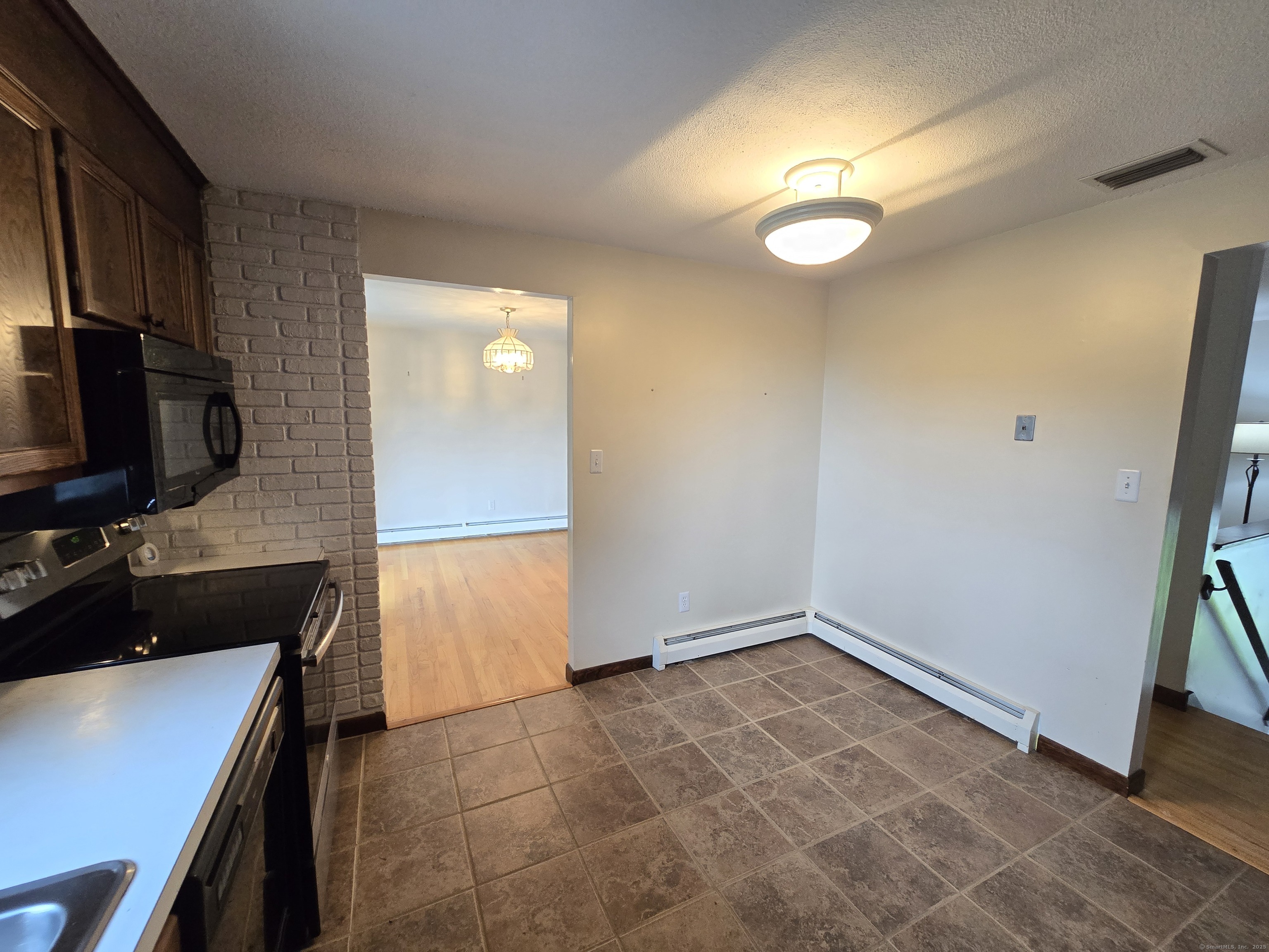 East Hartford, Connecticut 06118, United States, 3 Bedrooms Bedrooms, ,2 BathroomsBathrooms,Residential,Coming Soon,176847