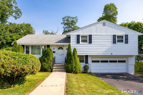 Photo of 256 Pearl Lake Road, Waterbury, CT 06706 (MLS # 24188526)
