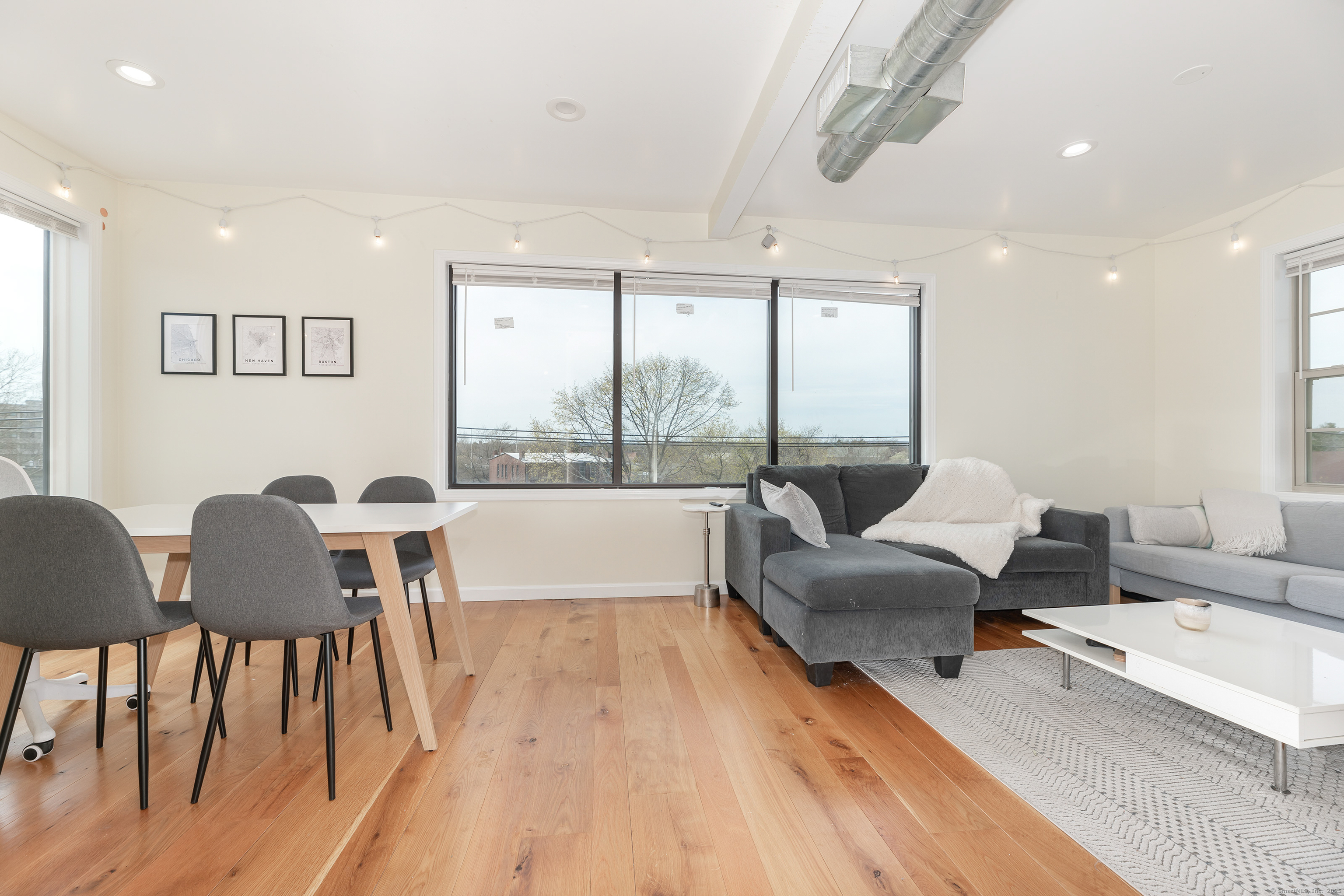 Dixwell Avenue 3A, New Haven, Connecticut - 3 Bedrooms  
2 Bathrooms  
36 Rooms - 