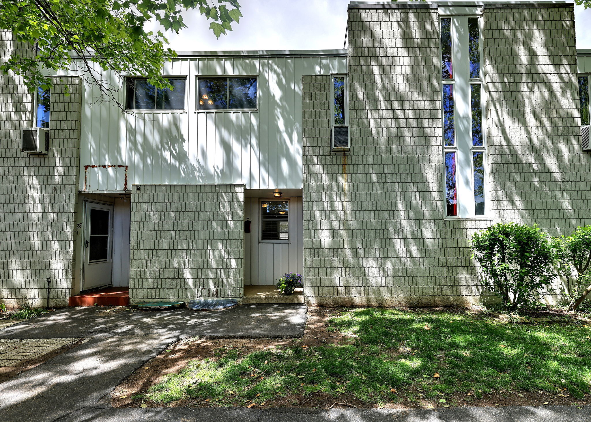 Wooster Street 27, New Haven, Connecticut - 2 Bedrooms  
1 Bathrooms  
4 Rooms - 